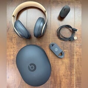 Beats by Dre Studio 3 Wireless Over-Ear Headphones